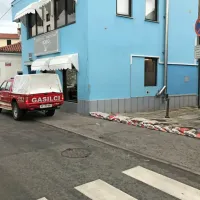 Z vrečami peska so vodi zaprli dostop do nekaterih ulic izolskega 
starega mestnega jedra.