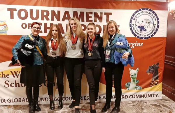 Ekipa novogoriške gimnazije se domov vrača z bero zlatih in 
srebrnih medalj. 