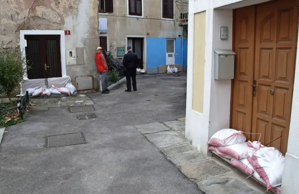 Prebivalci so se tokrat dobro pripravili in namestili protipoplavne 
vreče. 