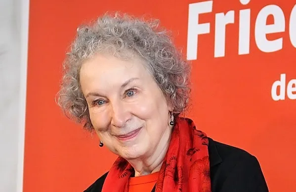 Kanadska pisateljica, pesnica, esejistka in literarna kritičarka 
Margaret Atwood danes praznuje 80 let. 