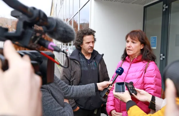 Na Okrajnem sodišču v Novi Gorici je danes potekala glavna 
obravnava zoper Denisa Koršiča, obtoženega groženj in poškodovanja tuje stvari ob napadu na ekipo Radiotelevizije Slovenija 
(RTVS).