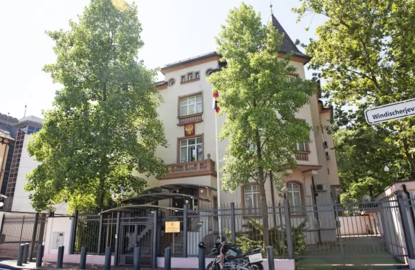 Rusko veleposlaništvo v Ljubljani bo odslej vodil Timur Rafailovič 
Ejvazov.