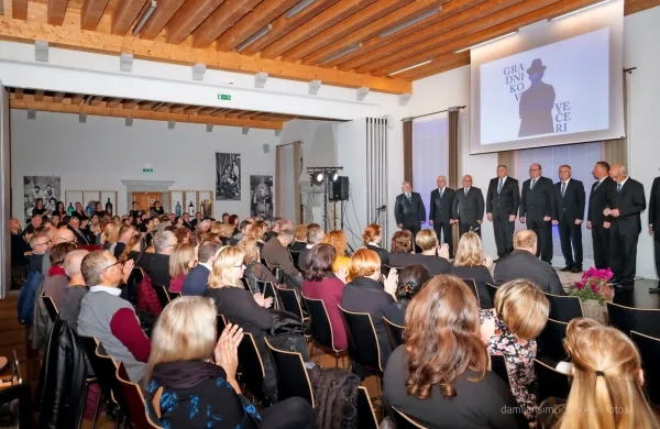 Letošnji prvi del Gradnikovih večerov so posvetili Radovanu 
Kokošarju.  