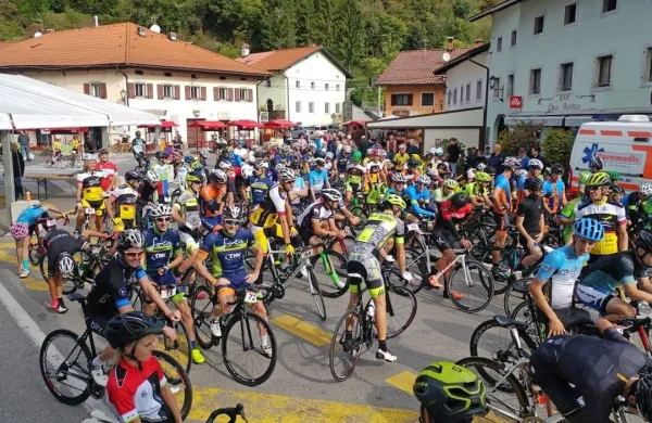 Tekmovalni zaključek  kolesarske sezone je s kobariškim vzponom 
gostil KK Soča.