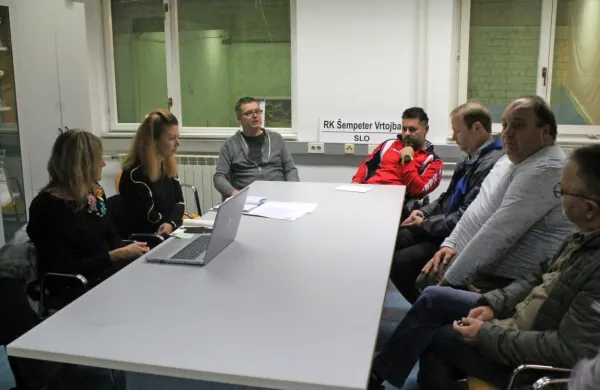 Rokometni klub Šempeter Vrtojba bi z zaprtjem ŠC Hit izgubil  
prostor za celotno ekipo.