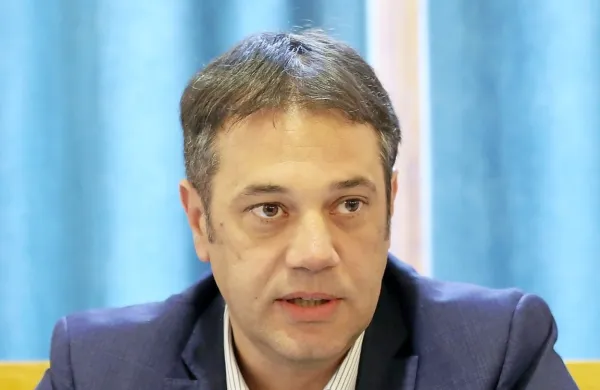 Po besedah predsednika EZTS GO Mateja Arčona je šempetrska 
bolnišnica prva v Sloveniji, ki uvaja obravnavo tako majhnih otrok 
z avtizmom. 