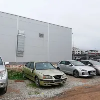 Na parkirišču v Kopru, ki je v lasti družbe Grafist, je znova zapuščen 
avtomobil, ki po nepotrebnem zaseda parkirni prostor. 