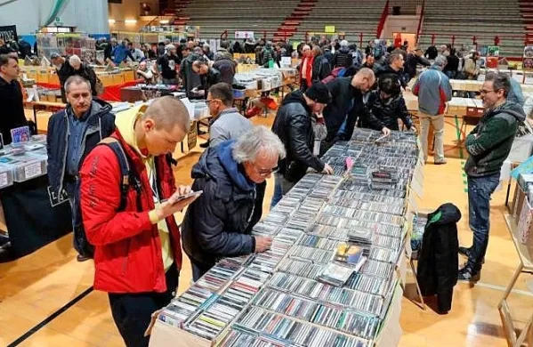 Sejem, ki ga prireja  društvo Musica Libera, je  priložnost za vse 
ljubitelje rabljenih glasbenih izdelkov, da si priskrbijo  kako 
redkost.