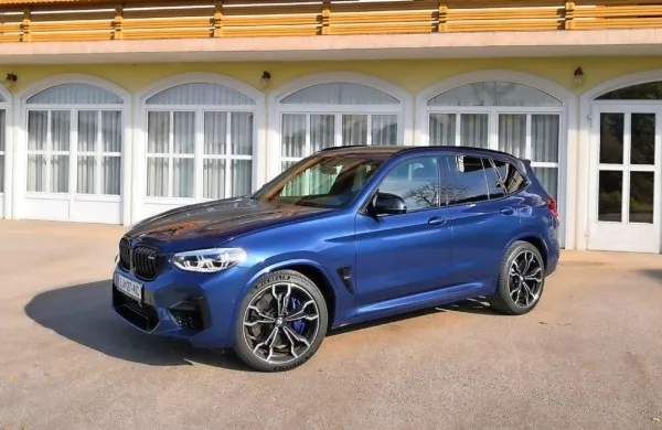 Po videzu je tipičen športni terenec z nekaj več ostrine, a pri 
tehniki se spogleduje z najbolj uveljavljenimi športniki. Enak  
motor bodo vgradili  tudi v novega M3.