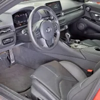 Notranjost je opazno sorodna z BMW-jem Z4, čeprav želijo pri 
Toyoti čim bolj odvrniti pozornost od tega.