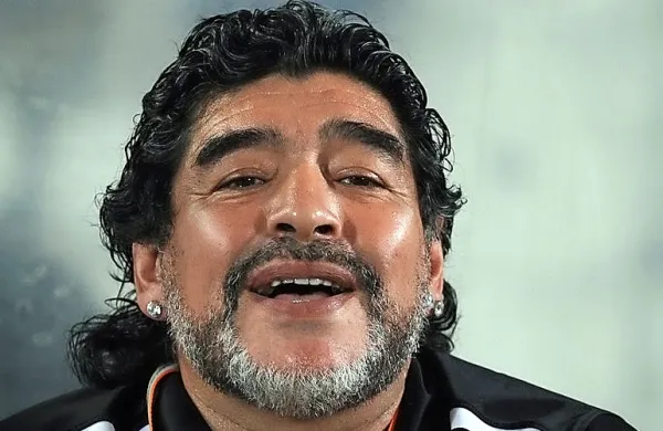 Legendarni argentinski nogometaš Diego Maradona je v začetku 
septembra prevzel mesto glavnega trenerja argentinskega prvoligaša Gimnasia y Esgrima iz La Plate.