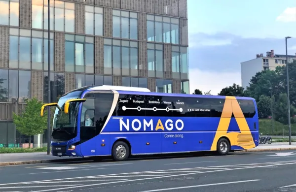 Potem ko nadzorniki Petrola pred enim mesecem upravi Tomaža 
Berločnika niso prižgali zelene luči za prevzem avtobusnega 
prevoznika Nomaga, se za njegov nakup zdaj zanimajo Slovenske 
železnice.