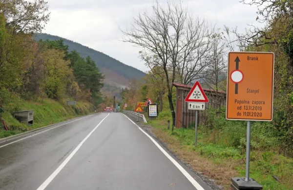 Zaradi popolne zapore ceste med Štanjelom in Branikom se 
morajo prebivalci okoliških vasi prilagoditi.