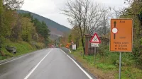 Zaradi popolne zapore ceste med Štanjelom in Branikom se 
morajo prebivalci okoliških vasi prilagoditi.