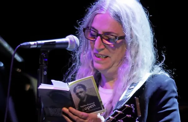 Patti Smith je v Trstu recitirala Kosovela