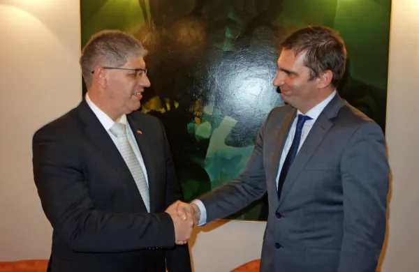 Boštjan Poklukar in Klemen Miklavič med današnjim srečanjem.  