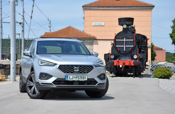 Tarraco bo kot največji terenski predstavnik Seatove družine v 
večji meri prepričeval znane kupce oziroma predvsem tiste, ki 
morda ciljajo na enoprostorsko alhambro.