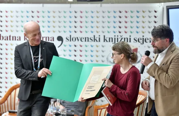 Podelitev velike nagrade Slovenskega knjiznega sejma za knjigo 
leta.
