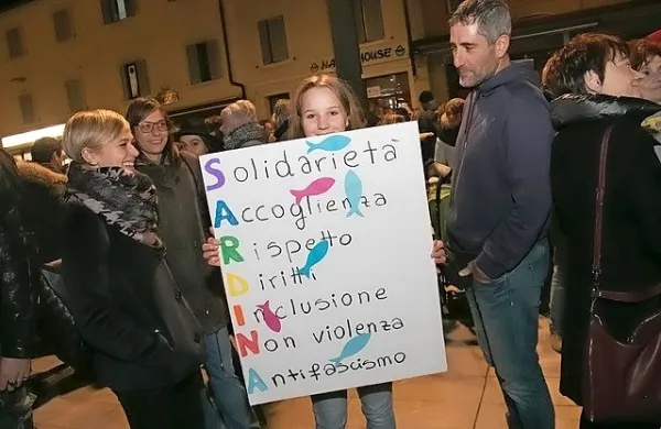 Na Trgu Republike v Tržiču naj bi se zbralo vsaj 3000 somišljenikov 
novonastalega gibanja proti Salviniju in njegovi politiki sovraštva.