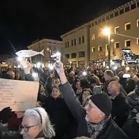 Na Trgu Republike v Tržiču naj bi se zbralo vsaj 3000 somišljenikov 
novonastalega gibanja proti Salviniju in njegovi politiki sovraštva.