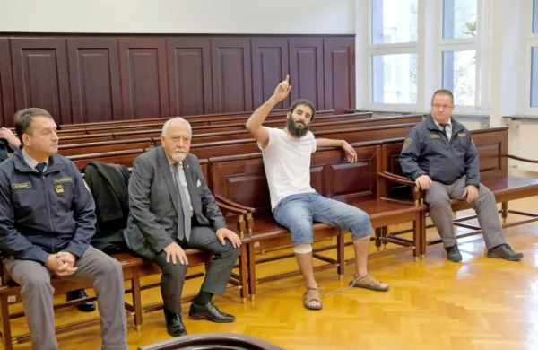 Iračan je dejanja iz obtožbe v četrtek priznal.
