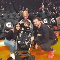 Luka Dončič z družino Zudich