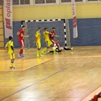 Oplast je oblegal gol Bronxa, njegov vratar Alen Mordej pa je bil 
tokrat kot hobotnica. Mimo ni spustil nobene žoge.
