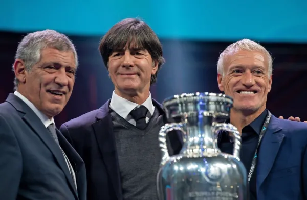 Kdo se bo na koncu smejal? Z leve so selektorji Portugalske, 
Nemčije in Francije: Fernando Santos, Joachim Löw in Didier 
Deschamps.