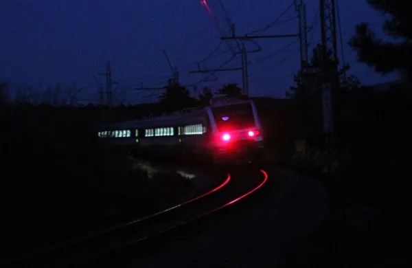 Nad Hrpeljami vlak povozil mo&scaron;kega