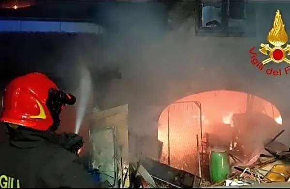 Gmotna škoda je velika, vzrok požara pa še preiskujejo.
