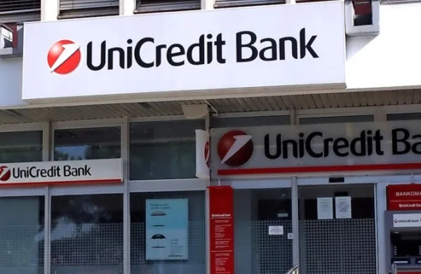 Italijanska banka Unicredit je sporočila, da bo v zahodni Evropi do 
leta 2023 zaprla 500 poslovalnic in odpustila 8000 ljudi.