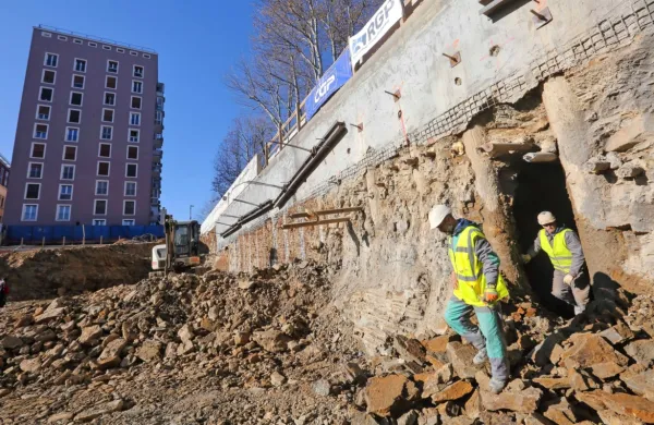V Kopru prebili vstopno cev predora za garažno hi&scaron;o na Muzejskem trgu