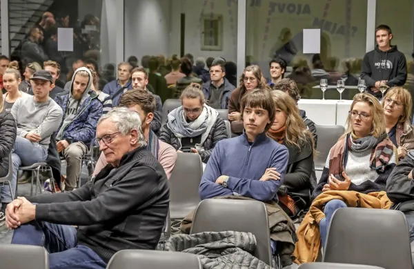 Novogoričani so prišli delit spomine na življenje med betonom. 