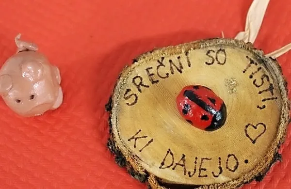Dogodek bo sklenil že tradicionalni novoletni bazar, na katerem 
bodo za simboličen prispevek na voljo raznoliki izdelki učencev.