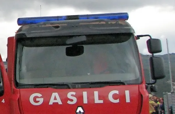 Med prostovoljci so tudi številni gasilci.