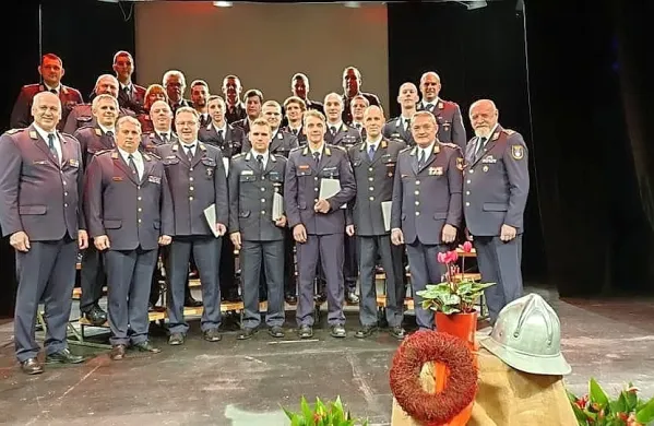 Severna Pri morska je bogatejša za 20 novih gasilskih častnikov ter 
pet višjih gasilskih častnikov. 