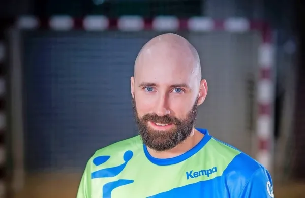 Slovenijo bo med 30 športniki iz 19 držav kot kandidat zastopal 
slovenski rokometaš Vid Kavtičnik.