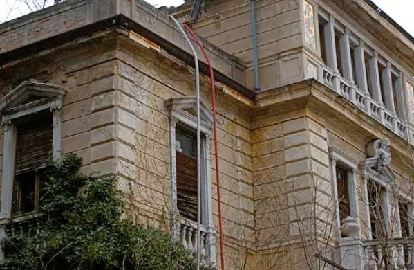 Naprodaj je tudi vila Cosulich na Greti za 2,7 milijona.