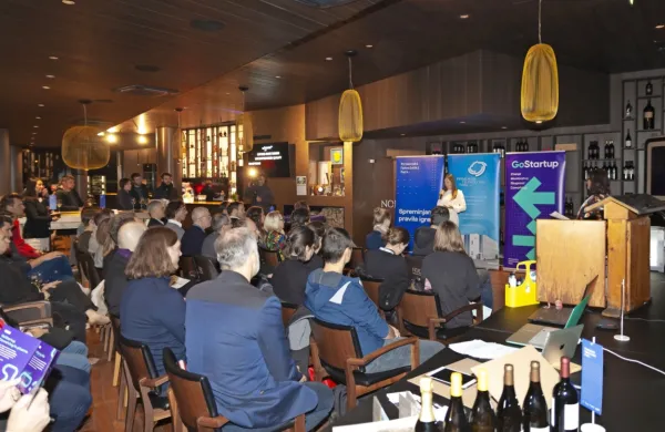 Sprejem novincev v Gostartup inkubator je v sredo zvečer potekal 
v novem poslovnem centru podjetja Spintec.