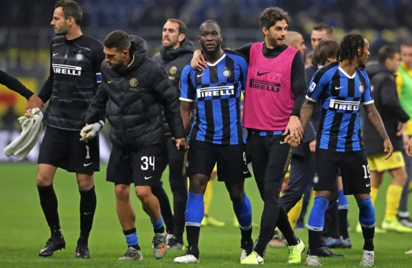 Inter s Samirjem Handanovićem (levo) bo nocoj gostil Romo. 
