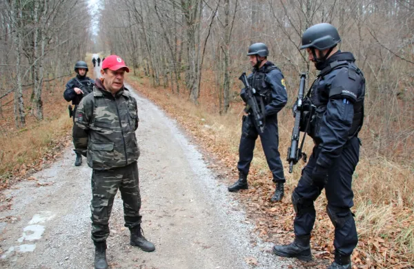 Kako je &Scaron;i&scaron;kova varda ob meji trčila v policijsko patruljo
