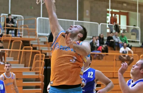 Adin Kavgić (št 3) je  edina prava moč Portoroža pod košema , 
izstopal je tudi v Škofji Loki. 