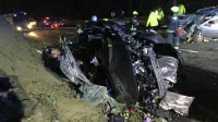 Koprski gasilci so iz zverižene pločevine rešili voznika in tri 
sopotnike, enemu ni bilo več pomoči. 