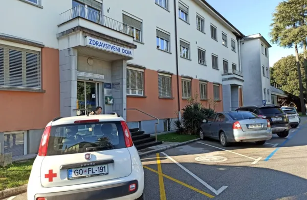 Zobozdravnik Roman B. je poleti leta 2017 v šempetrskem 
zdravstvenem domu naročil   izdelavo  proteze, a je ni evidentiral. 