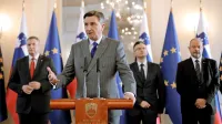 Predsedniki (z leve) Dejan Židan, Borut Pahor, Marjan Šarec in Alojz Kovšca so  na svojem rednem prednovoletnem srečanju premleli tudi 
nastalo situacijo. Enotno so sporočili, da Slovenija ostaja neomajna: arbitražna sodba velja, ne glede kako odloči Sodišče EU v 
Luksemburgu.