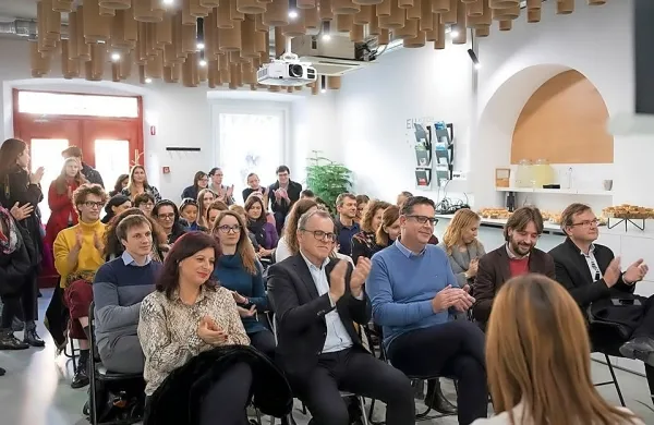 V prostorih kulturno izobraževalnega društva PiNA na Gortanovem 
trgu v Kopru so danes v sklopu projekta Social Innovators odprli 
prvi skupnostni prostor v Istri. 