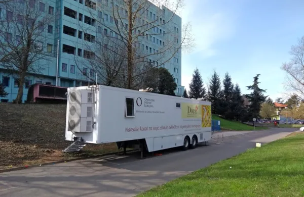 Mobilna enota programa DORA je  v Šempetru od lanskega oktobra in bo tam še do prihodnjega 
februarja. Vodstvo zavoda se dogovarja, da bi izposojo znova podaljšali. 