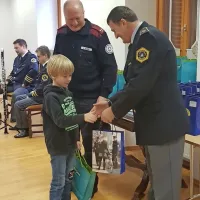 

Mladim avtorjem izbranih likovnih del so prireditelji v petek  izrekli 
čestitke in podelili  nagrade  najboljšim.