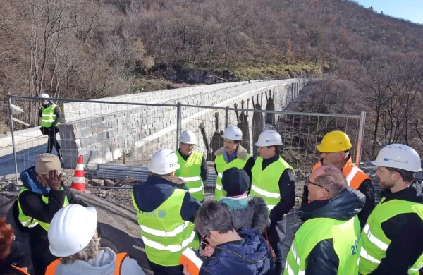 Naveza Avstrije in Italije tekmuje z drugim tirom