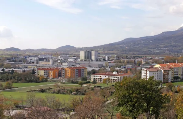 Župan pričakuje, da bo javna dražba za prodajo 1,6 hektara 
stavbnih zemljišč na Ribniku za občino uspešna. 